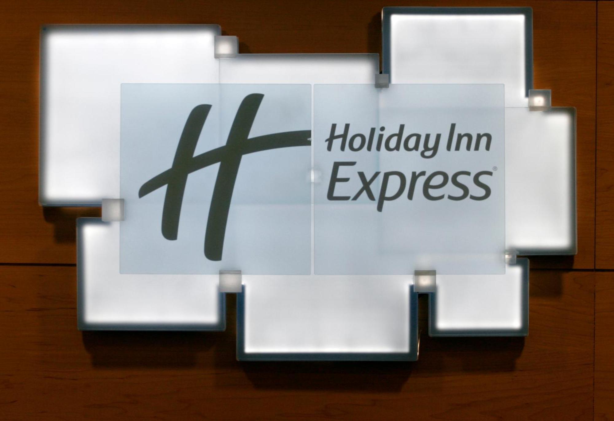 Holiday Inn Express Sant Cugat, An Ihg Hotel Sant Cugat del Vallès Kültér fotó